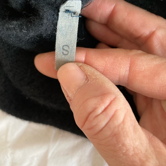 NWOT—Chic Italian Twinset cashmere/wool/silk blend ruffle sweater - Picture 5 of 12